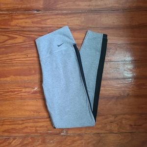 Two-tone Nike dry fit women's leggings size small gray and black
